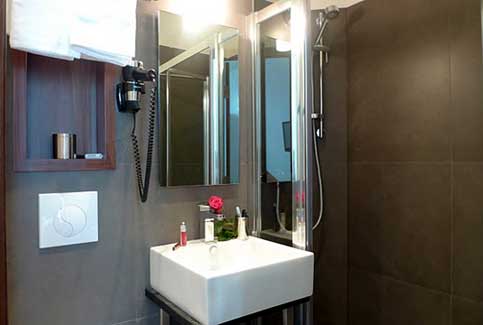 paris hotel porte maillot