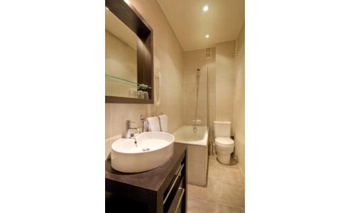 Ensuite bathroom - Paris Hotel Discount
